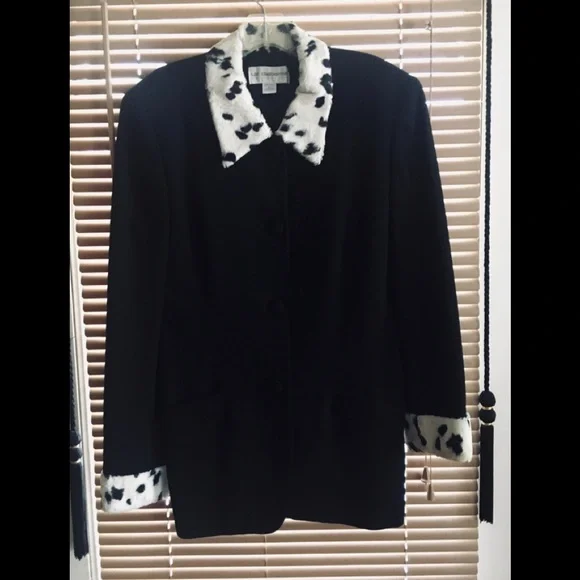 Liz Claiborne Wool Crepe and Ermine Trimmed Jacket w/ Covered Buttons - Size 10 - Picture 6 of 7